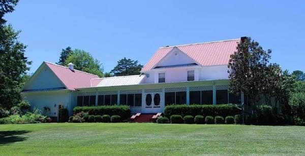 Red Stone Bed & Barn - Image 1